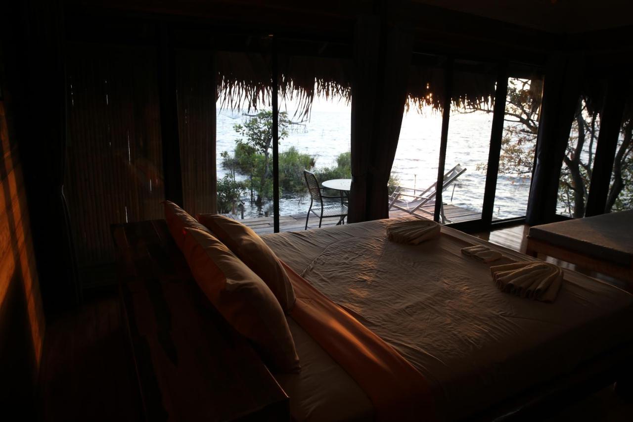 Wetlandcamp บ้านชายเล Phatthalung Ngoại thất bức ảnh